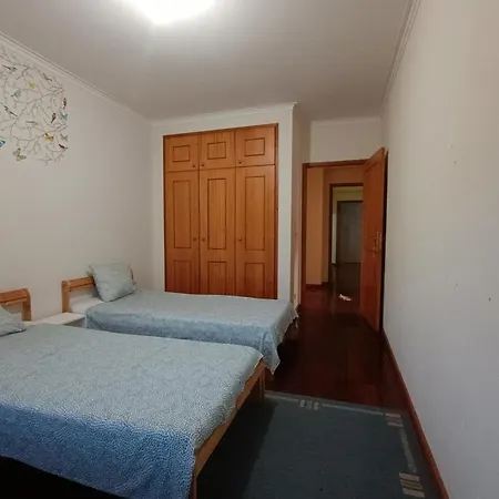 Camaratas De Camas Partilhadas 招待所 巴塞卢什