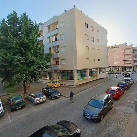 Camaratas De Camas Partilhadas 招待所 *